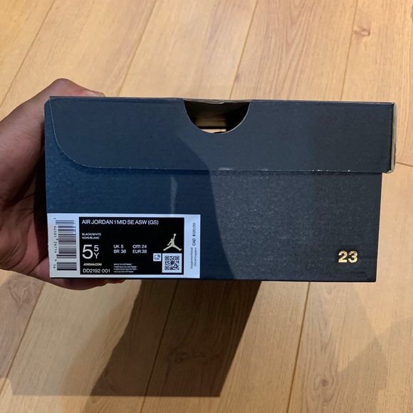 🐼*NEW* Air Jordan 1 Mid “Carbon Fibre” (GS) - Picture 10 of 10